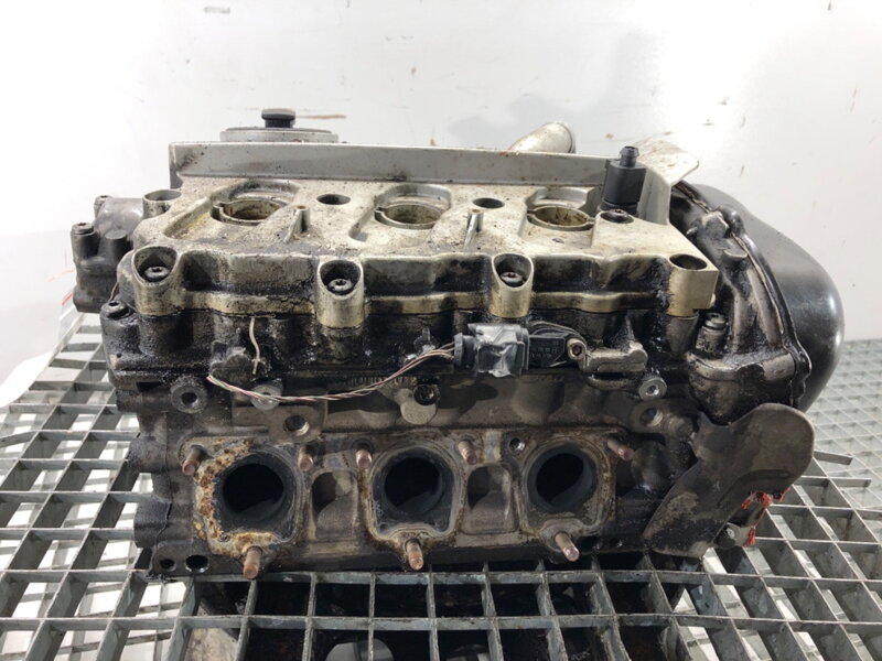 Hlava valcov ľavá Audi A6 C6 (4F2) 2004 - 2011 06E103373E