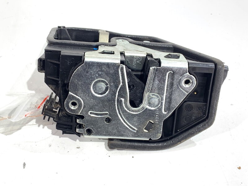 Zámok dverí pravý predný BMW 3 (F30, F80) 2011 - 2018 7229458