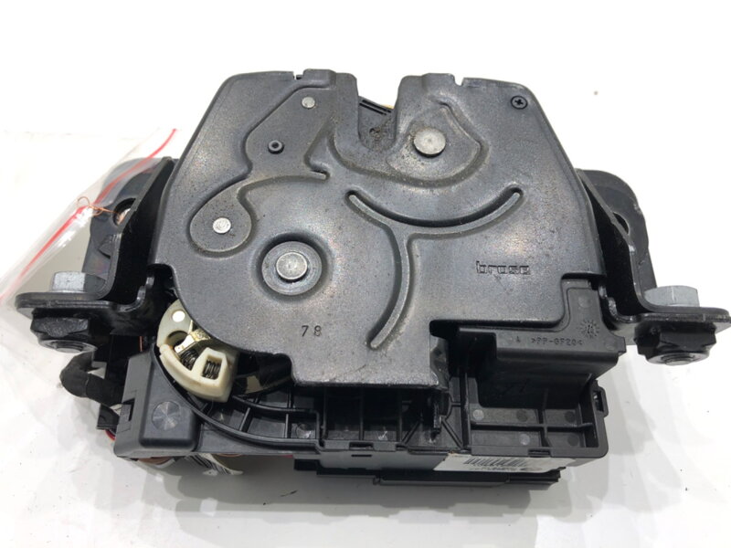 Zámok veka batožinového priestoru zadný BMW X6 (F16, F86) 2014 - 2019 912935