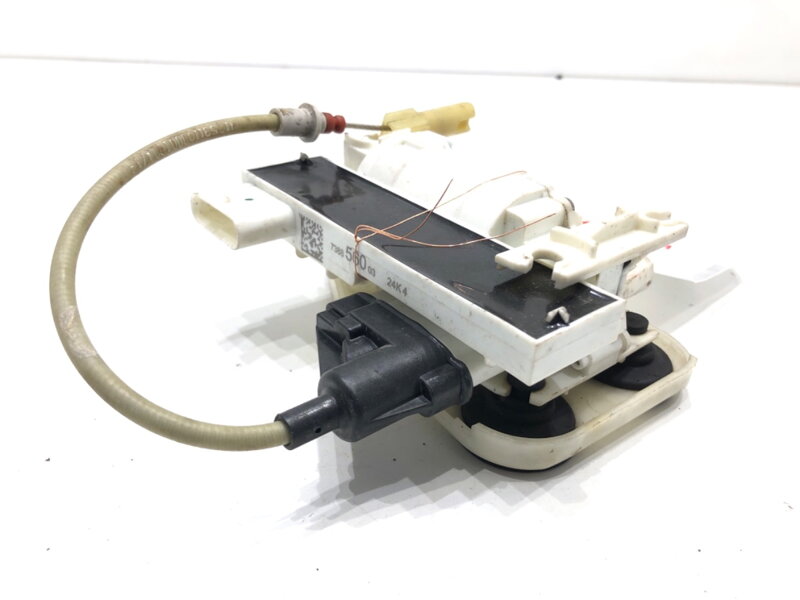 Doťahovanie zámok dverí pravý predný BMW X6 (F16, F86) 2014 - 2019 7323782