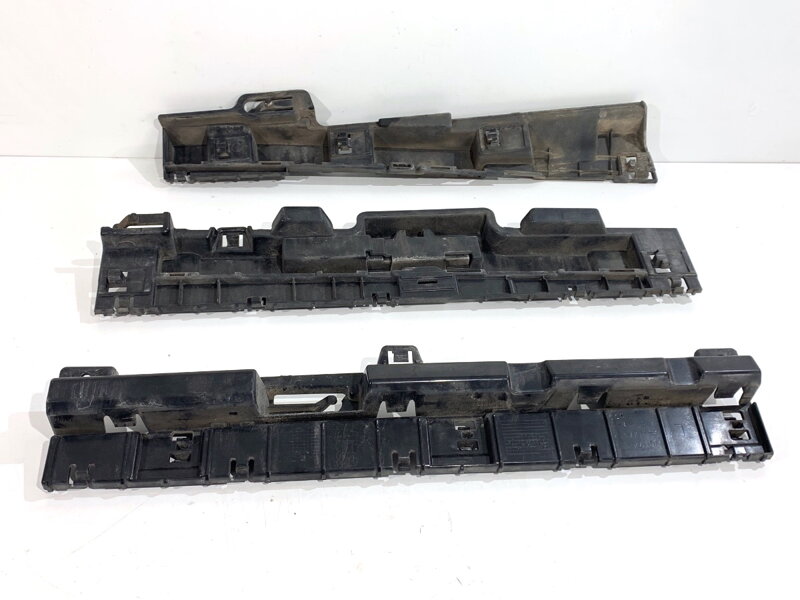 Držiak uchytenie lišty prahovej ľavý BMW 3 Gran Turismo (F34) 2012 - 2022 7293739 7293743