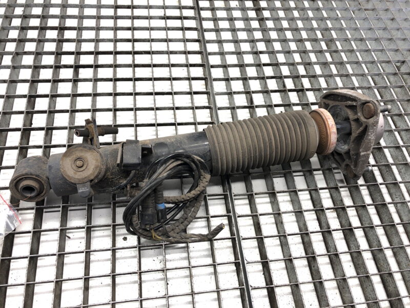 Tlmič pravý zadný BMW X6 (F16, F86) 2014 - 2019 6875088