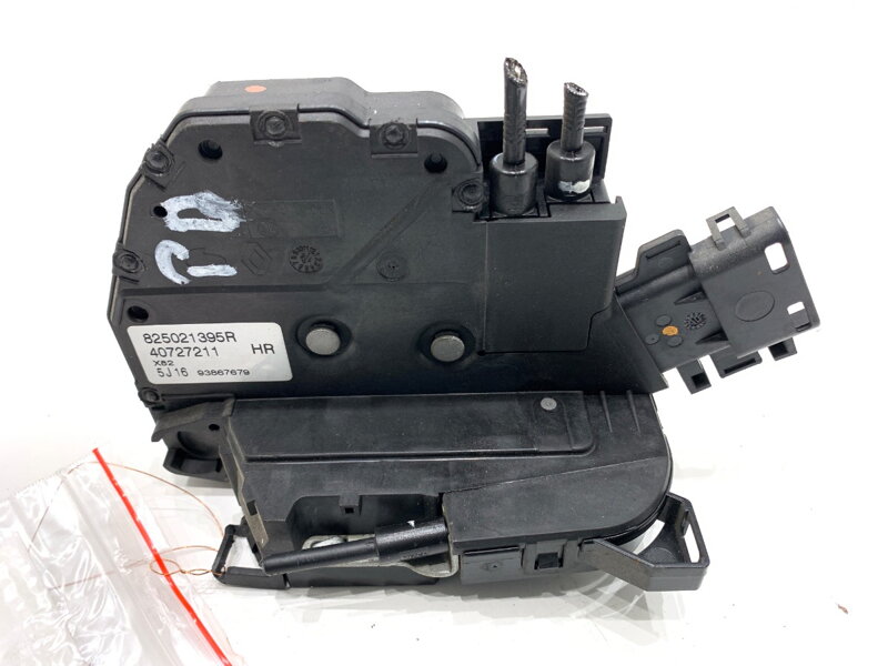 Zámok dverí pravý predný Renault Trafic III Autobus (JG_) 2014 - 2022 825021395R