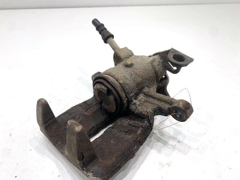 Brzdový strmeň pravý zadný VW Transporter / Caravelle VI Autobus (SGB, SGJ, SHB, SHJ) 2015 - 2022