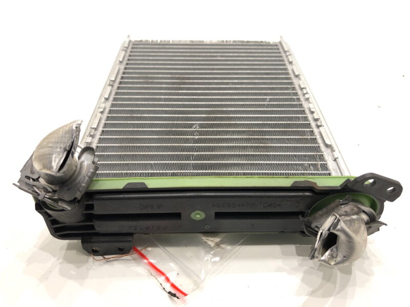 Radiátor kúrenia Dacia Duster (HM_) 2017 - 2022 1021589C