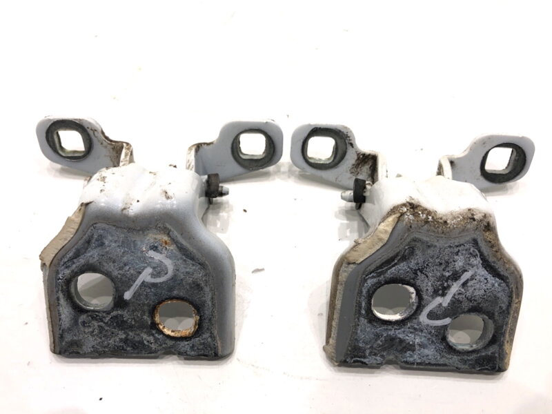 Pánty dvere predné pravé Dacia Duster (HM_) 2017 - 2022