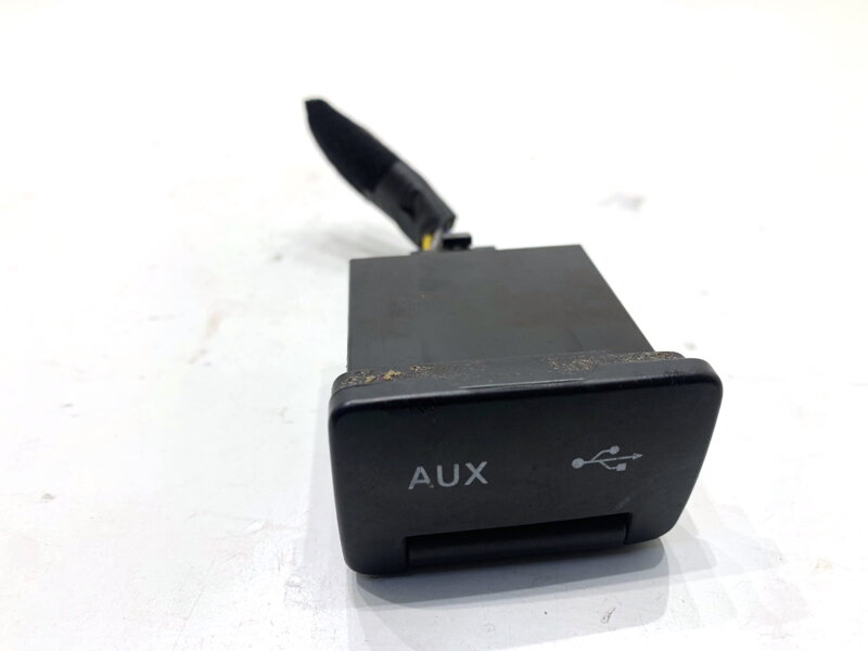 Zásuvka / uloženie USB KIA CEE ' D SW (ED) 2007 - 2012 202006806