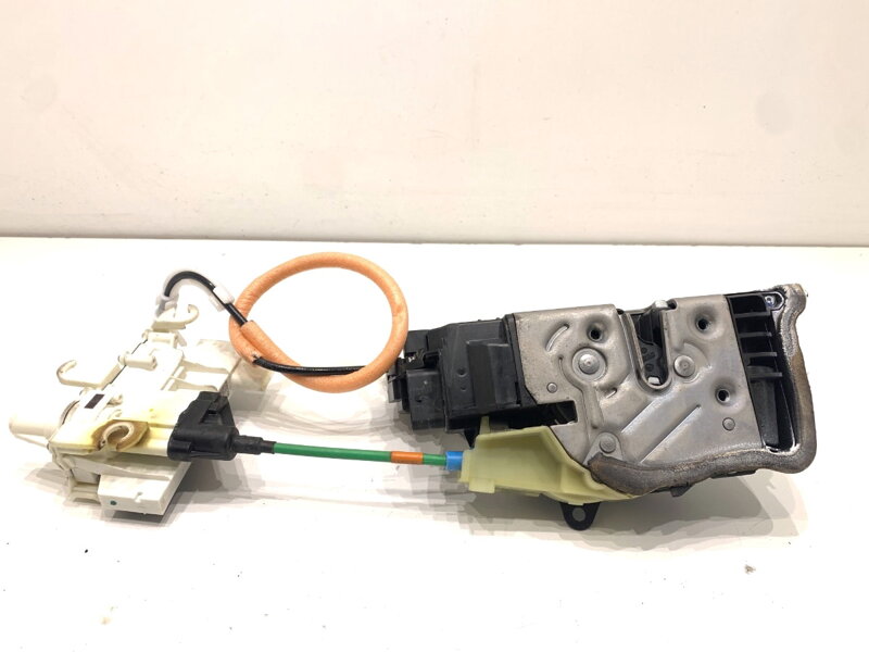 Zámok dverí pravý predný BMW 5 (G30, F90) 2016 - 2022 7477702