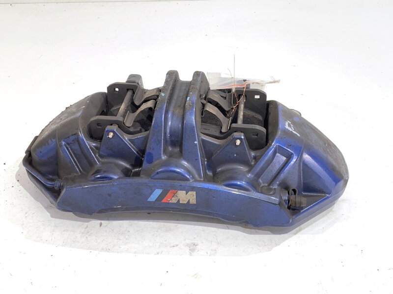 Brzdový strmeň pravý predný BMW 5 (G30, F90) 2016 - 2022 8745582