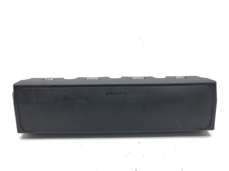 Airbag kolenná BMW 5 (G30, F90) 2016 - 2022 6820575