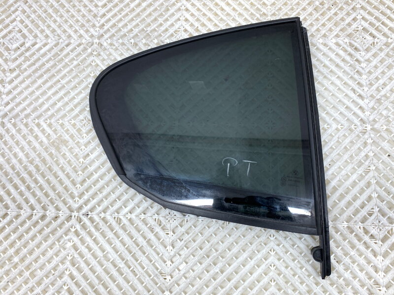 Okno pravé zadné trójkątna BMW 5 (G30, F90) 2016 - 2022 7387456