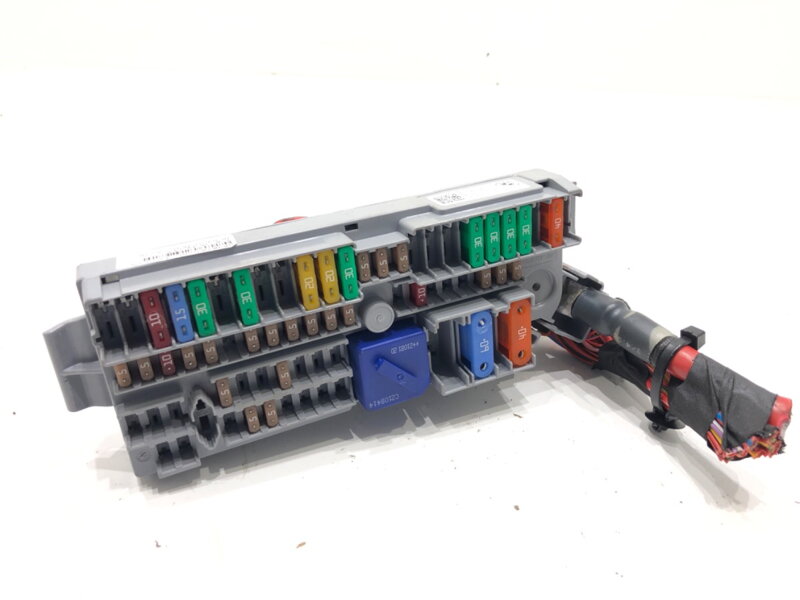 Poistková skrinka BMW 5 (G30, F90) 2016 - 2022 9350313