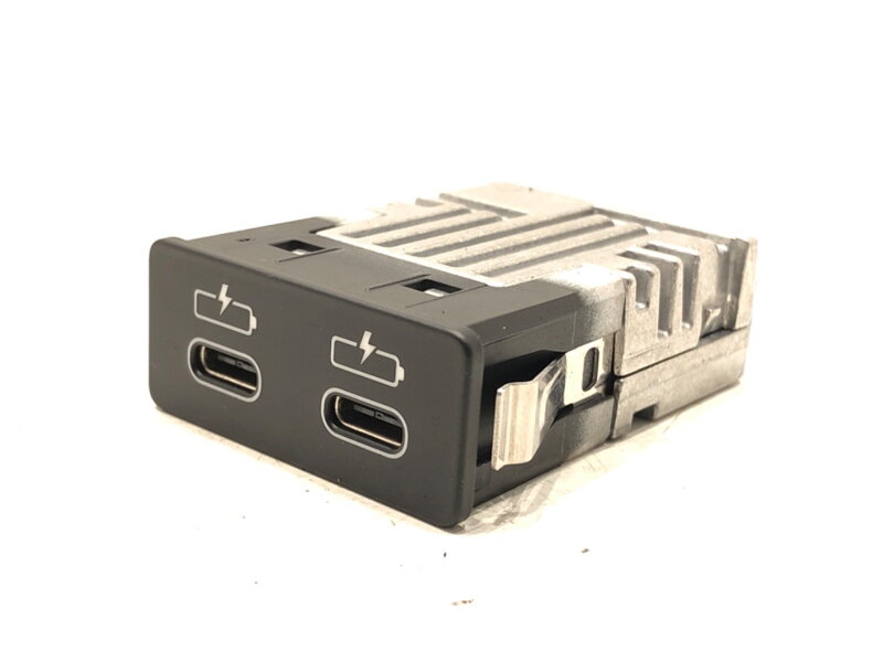 Zásuvka / uloženie USB BMW 5 (G30, F90) 2016 - 2022 8711938