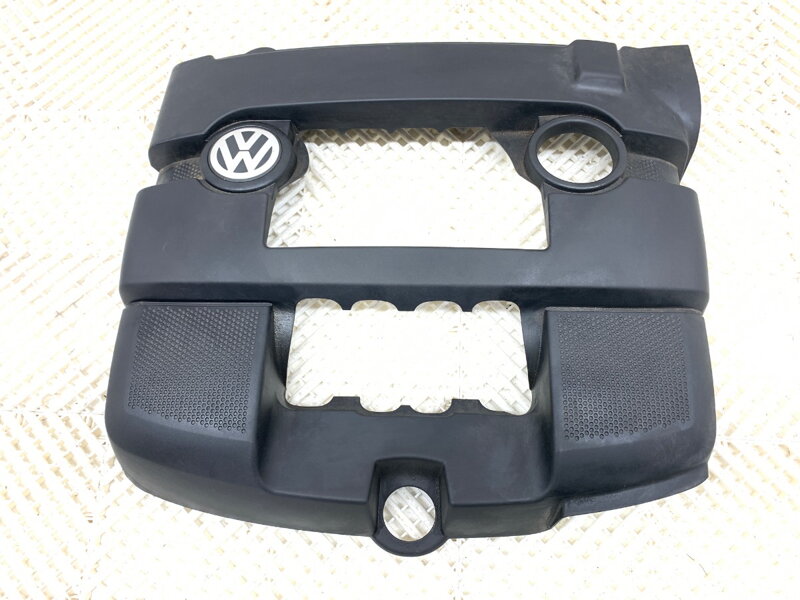 Veko / kryt motora VW Golf V (1K1) 2003 - 2010 06A103925CH