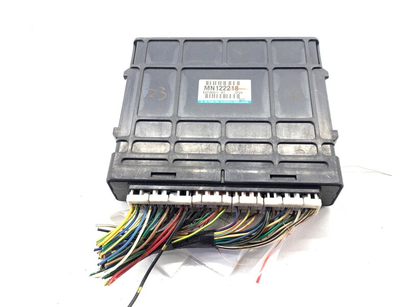 Riadiaca jednotka motora Mitsubishi Outlander I (CU_W) 2001 - 2008 MN122218