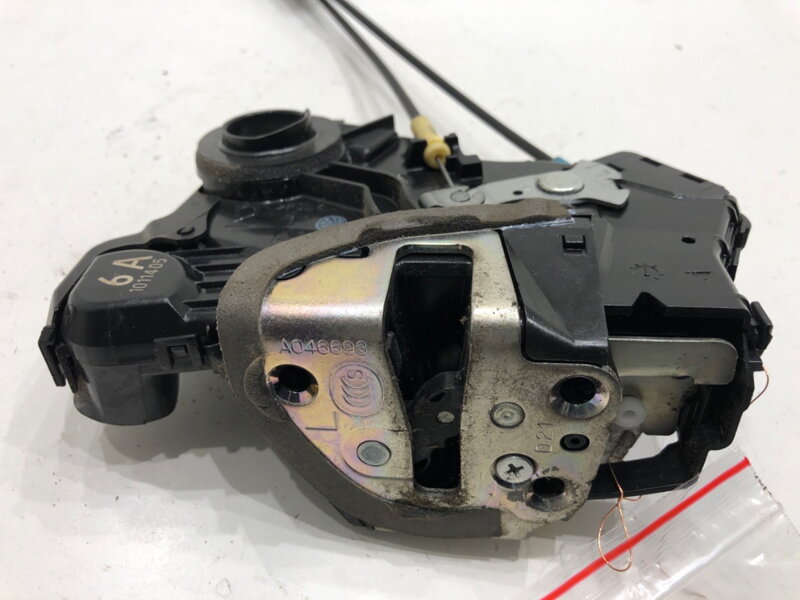 Zámok dverí ľavý predný Lexus CT (ZWA10_) 2010 - 2022