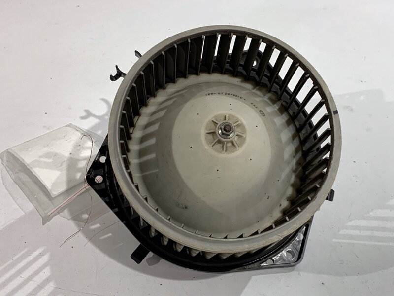Ventilátor kúrenia Renault Laguna III Grandtour (KT0/1) 2007 - 2015 8400004