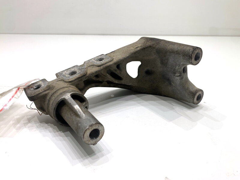 Držiak motora VW Transporter / Caravelle VI Autobus (SGB, SGJ, SHB, SHJ) 2015 - 2022 04L199207H