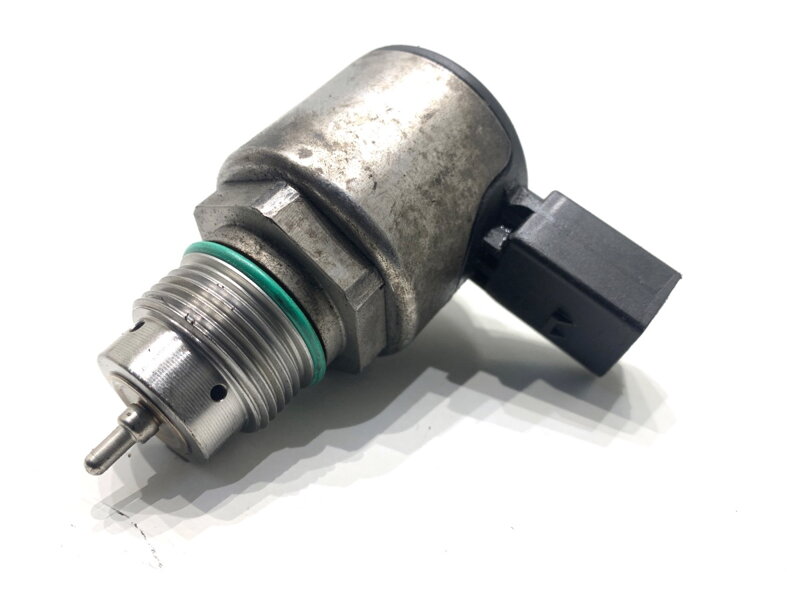 Regulátor tlaku paliva VW Transporter / Caravelle VI Autobus (SGB, SGJ, SHB, SHJ) 2015 - 2022 04L130764B