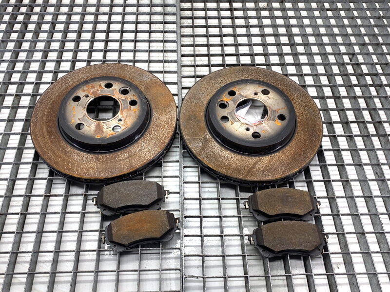 Kotúče brzdové predný platničky / doštičky (BRZDOVÉ) sada Lexus LBX (_AYH1_, _AYA1_) 2023 -