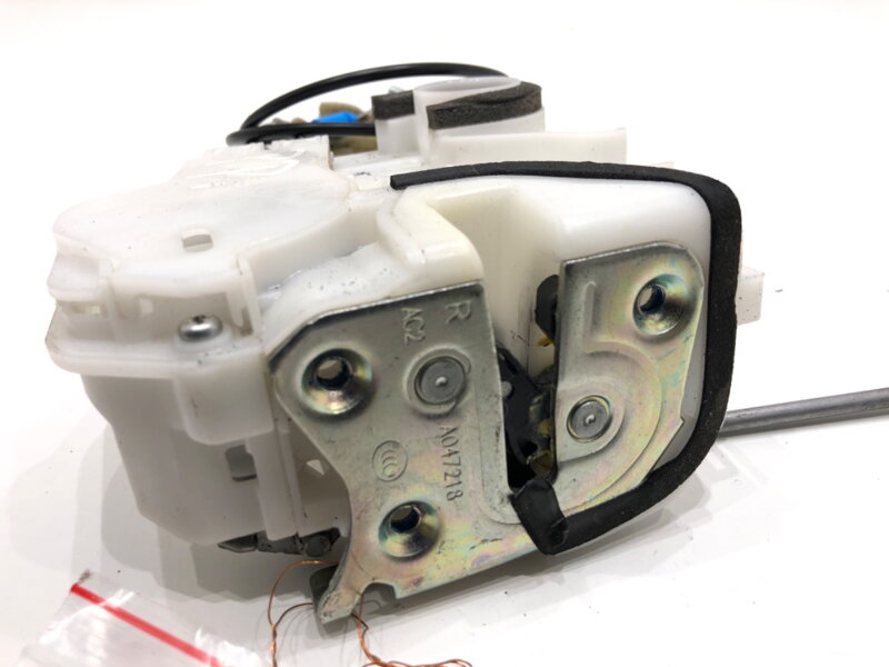 Zámok dverí pravý predný Mitsubishi Outlander III (GG_W, GF_W, ZJ, ZL, ZK) 2010 - 2022