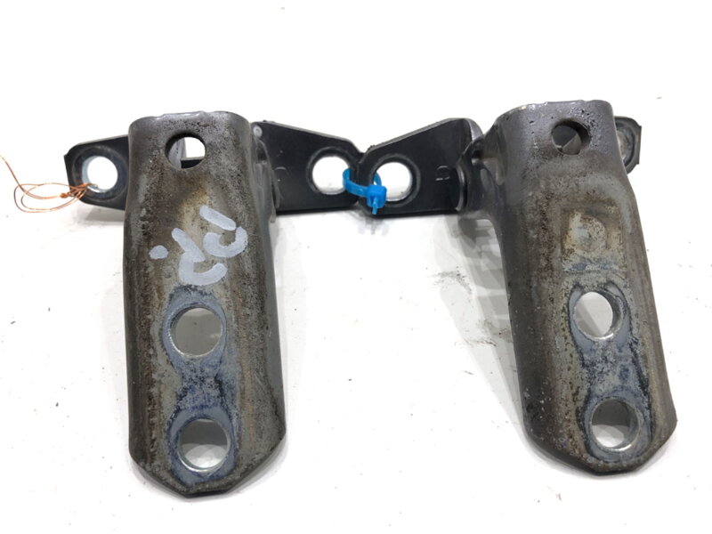 Pánty dvere predné pravé Mitsubishi Outlander III (GG_W, GF_W, ZJ, ZL, ZK) 2010 - 2022