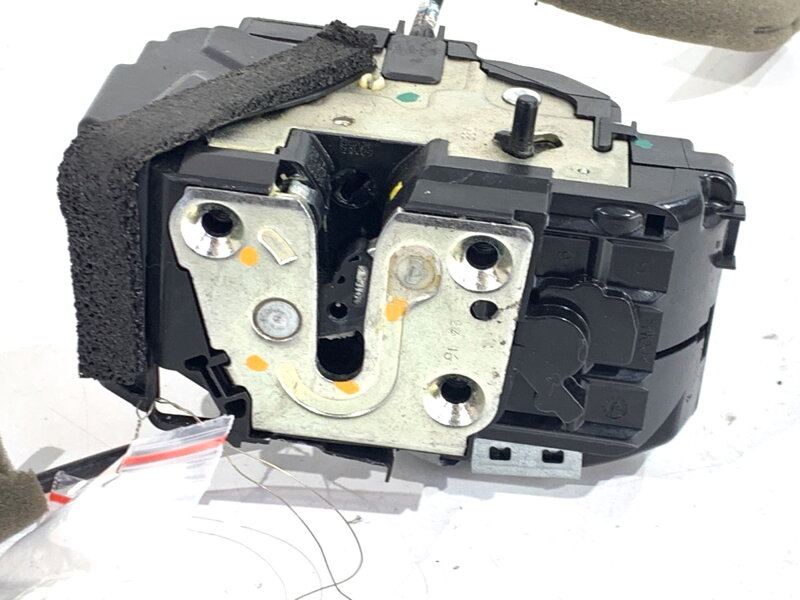 Zámok dverí ľavý zadný Nissan Pulsar Liftback (C13) 2012 - 2022