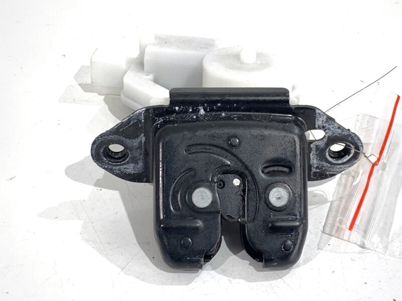 Zámok veka batožinového priestoru zadný Nissan Pulsar Liftback (C13) 2012 - 2022