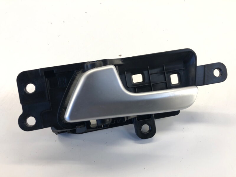 Kľučka vnútorná ľavá predná KIA Sportage IV (QL, QLE) 2015 - 2022 82613-F1000