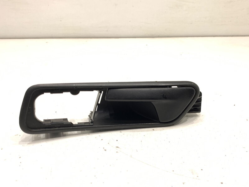 Kľučka vnútorná ľavá predná VW Caddy III (2KA, 2KH, 2CA, 2CH) 2004 - 2015 2K1837113B