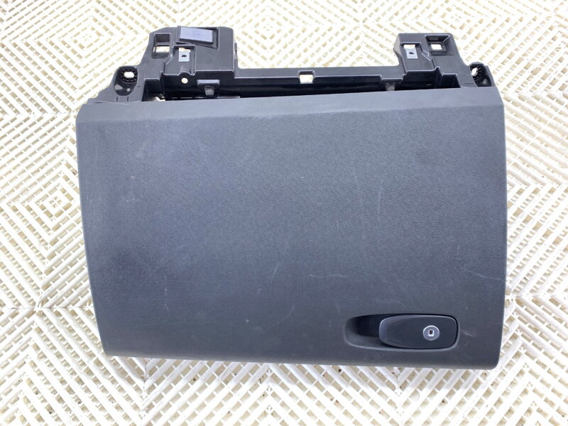 Odkladacia schránka spolujazdca Volvo S90 II (234) 2016 - 2022 31688713