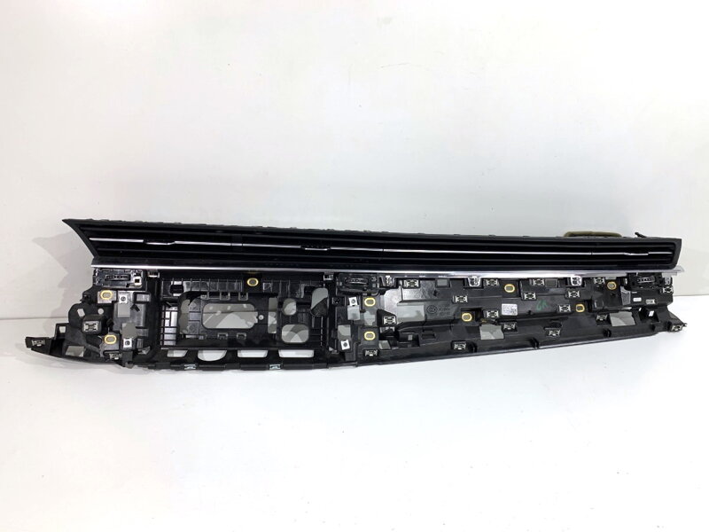 Mriežka ventilácie predná Audi Q8 (4MN) 2018 - 2022 4M8820902