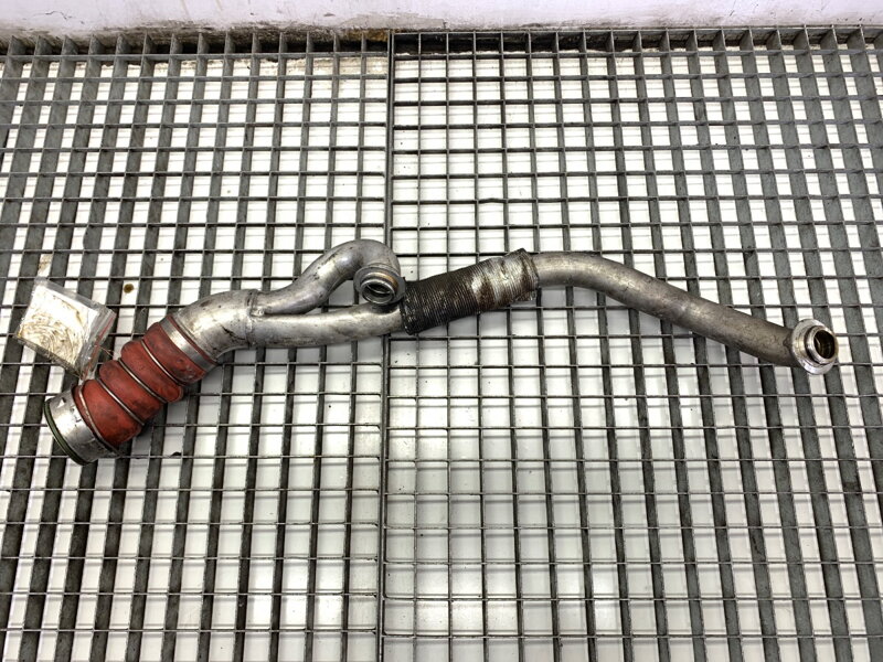 Potrubie turba BMW X6 (E71, E72) 2007 - 2014 7571349