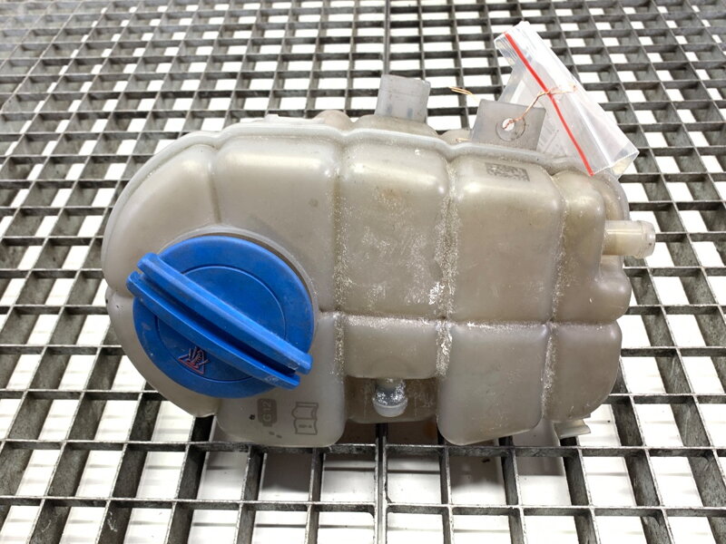 Vyrovnávacia nádržka chladiacej kvapaliny Audi A7 Sportback (4GA, 4GF) 2010 - 2018 4G0121403R