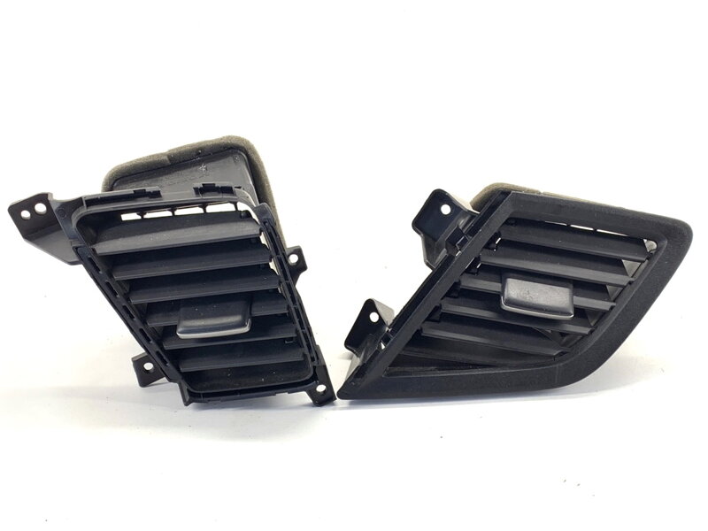 Mriežka ventilácie predná Honda Civic IX Sedan (FB) 2011 - 2022