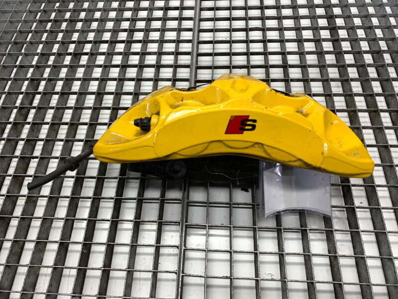 Brzdový strmeň ľavý predný Audi Q8 (4MN) 2018 - 2022 4M0615105FM