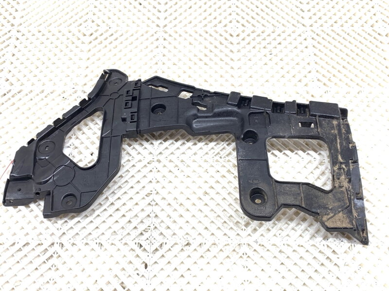 Držiak nárazníka pravý zadný Audi Q8 (4MN) 2018 - 2022 4M8807454A