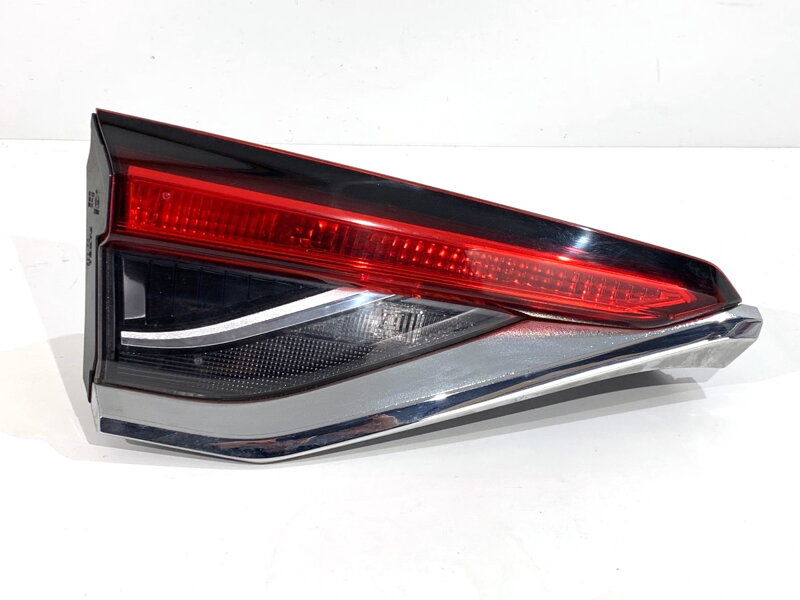 Svetlo zadné ľavé vnútorné Toyota Corolla Sedan (_E21_) 2019 - 2022