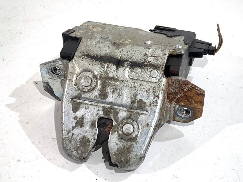 Zámok veka batožinového priestoru zadný Mercedes-benz Class C Coupe (CL203) 2001 - 2011 A2037400235