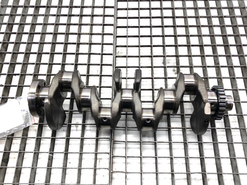 Hriadeľ kľukový Audi A3 Limousine (8VS, 8VM) 2013 - 2022 04L105263D