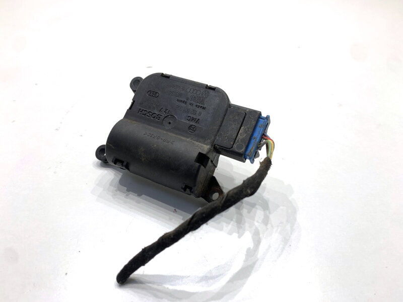 Motor radiátora kúrenia Audi A4 B6 Avant (8E5) 2000 - 2005 8E1820511D