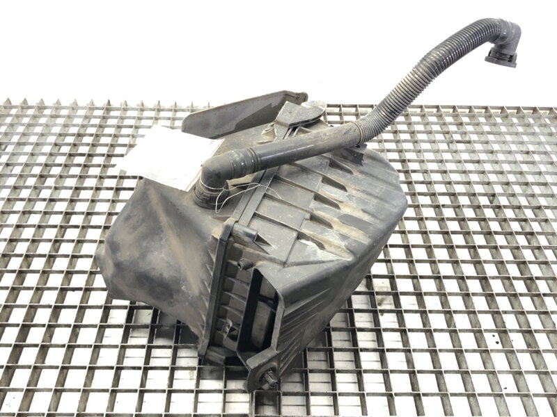 Kryt filtra vzduchu Audi A4 B6 Avant (8E5) 2000 - 2005 06B133835BK