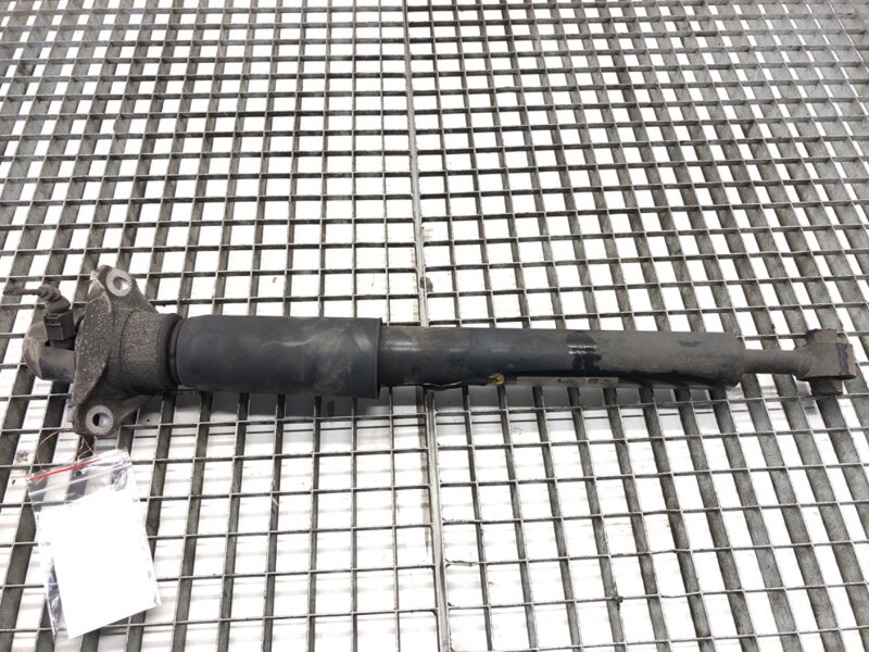 Tlmič pravý zadný Audi A6 C8 Avant (4A5) 2018 - 2022 4K0616031M