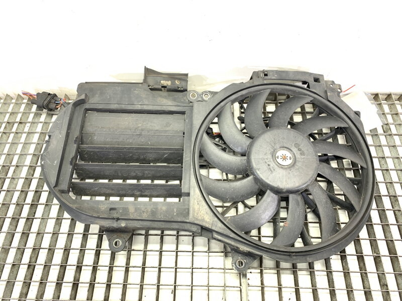 Ventilátor chladiča Audi A4 B6 (8E2) 2000 - 2005 8E0121205