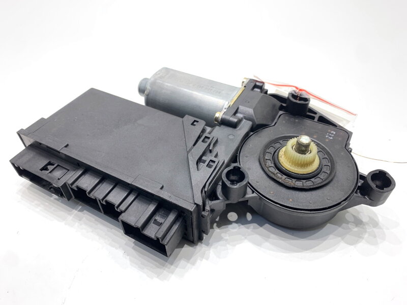 Motorček sťahovačky okna pravý predný Audi A4 B6 (8E2) 2000 - 2005 8E1959802B