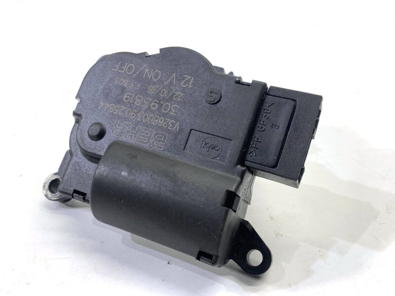 Motor radiátora kúrenia Skoda Fabia III (NJ3) 2014 - 2022 V3268003