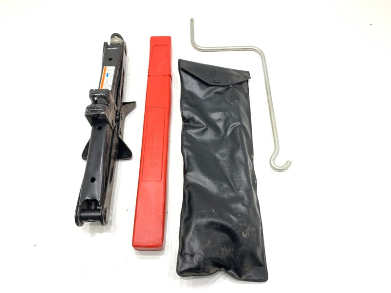 Sada náradia Toyota Yaris (_P13_) 2010 - 2022