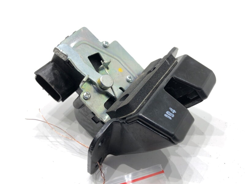 Zámok veka batožinového priestoru zadný KIA Carens IV 2013 - 2022