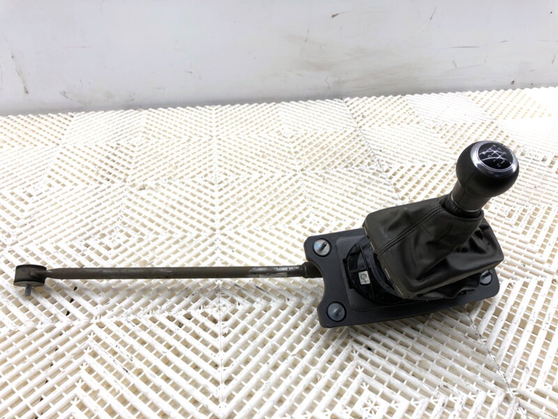 Riadiaca páka volič prevodovky Audi A5 (8T3) 2007 - 2017 8KO711025K