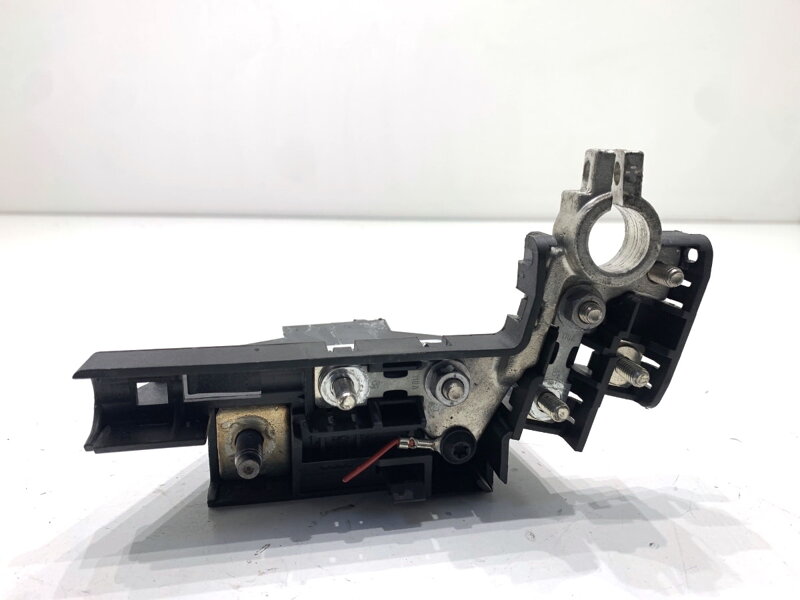 PÓL / svorka (BATÉRIE) plus Audi A5 (8T3) 2007 - 2017 4F0915519